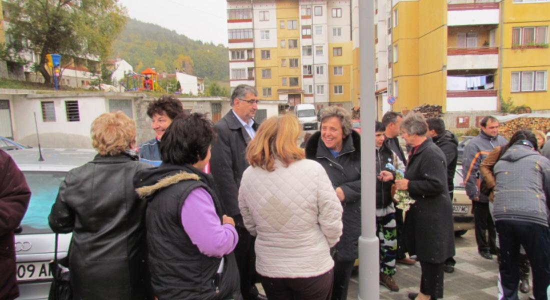 Дора Янкова бе специален гост на откриването на три нови детски площадки в Смолян