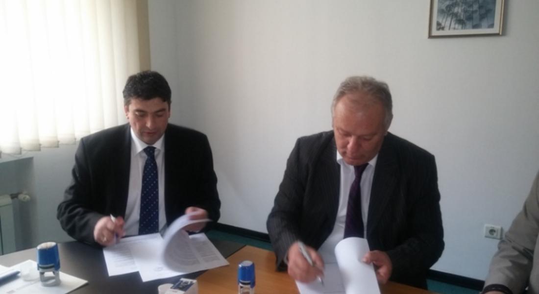 Кметът Мелемов и областният управител Славов подписаха 7 договора с ББР за безплатно саниране на жилища