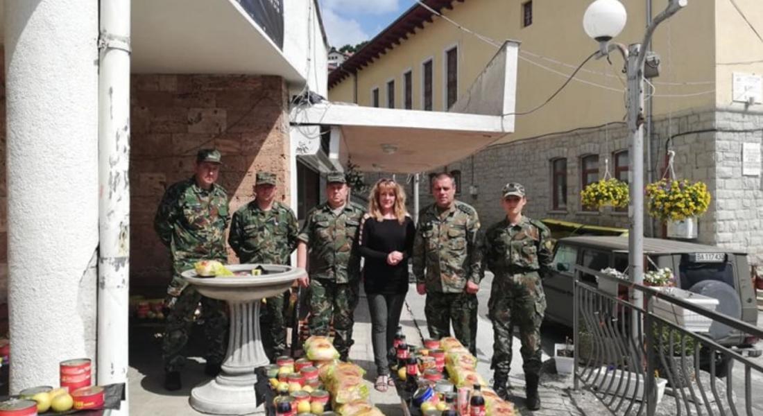 Военнослужещите в 101 Алпийски полк дариха хранителни продукти на 35 семейства в неравностойно положение 