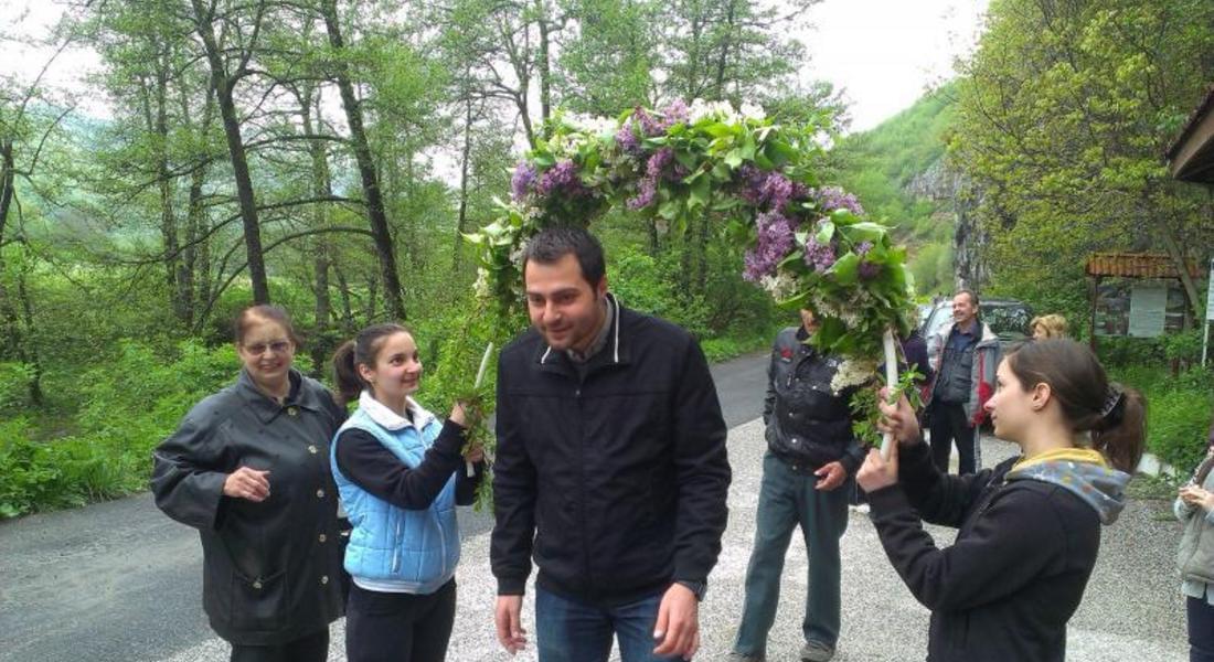 Марин Захариев и общинската съветничка Софка Иванова уважиха празника Адрелез в село Смилян