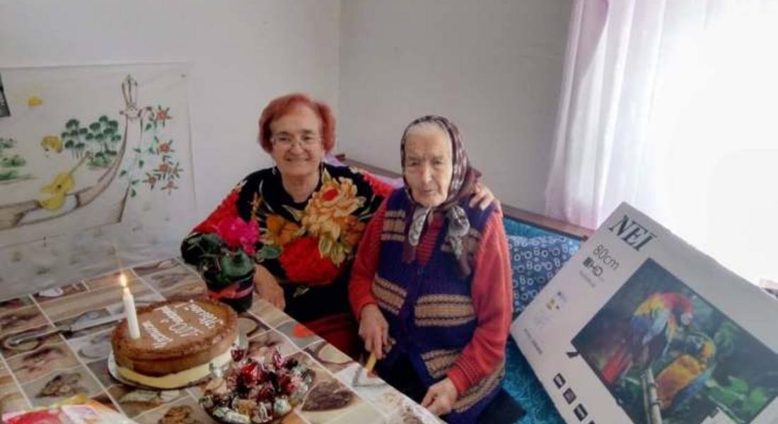  Напук на пандемията, баба Йордана от с.Орехово стана на 100 години, посрещна и гости! 