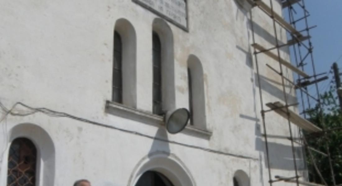 С водосвет и курбан откриват обновената църква в Средногорци