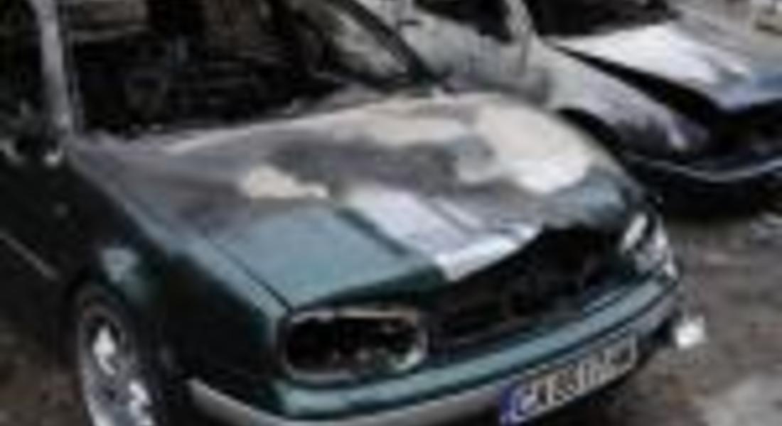 Късо съединение предизвика пожар в автомобил