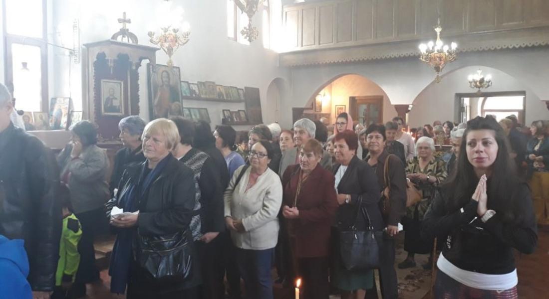  Небесният покровител на България бе призован с молитви в Девин