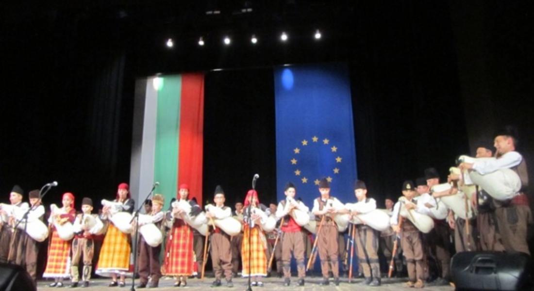 С празничен концерт, в който се изявиха талантите на Смолян, отбелязахме 58 години от обединението на града