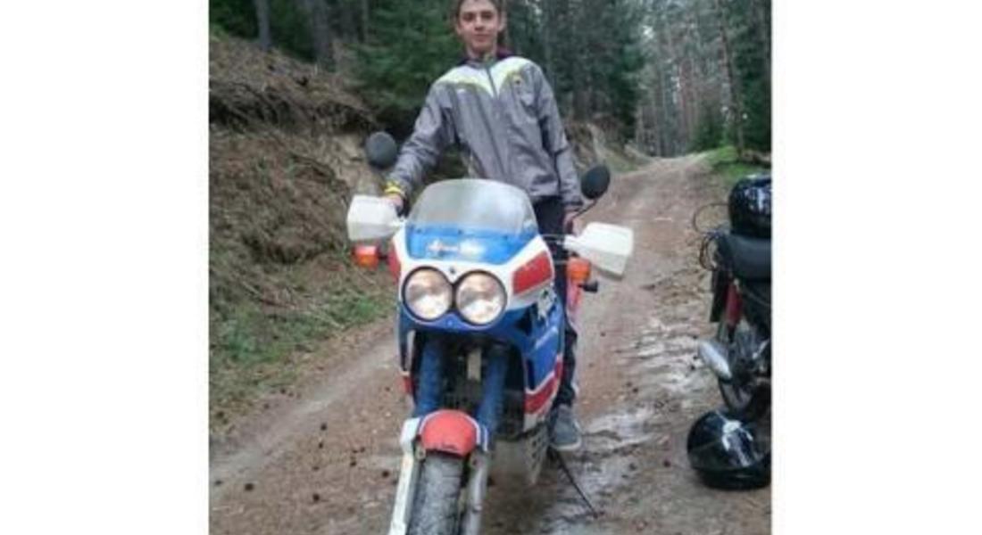 Погребаха 16-годишния Кристиян, две са версиите за смъртта му
