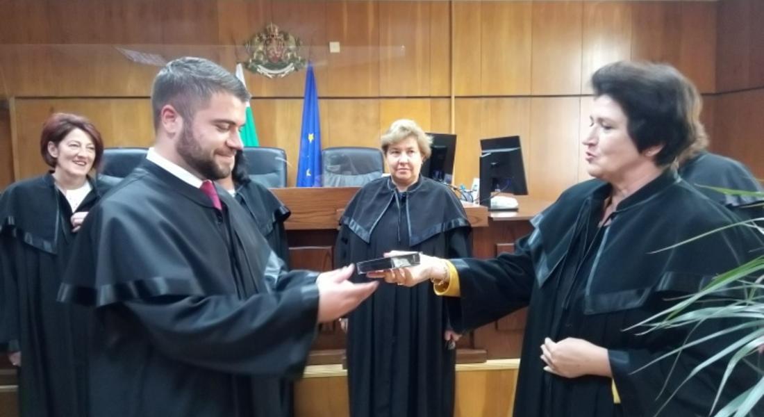  Крум  Гечев официално встъпи в длъжност "младши съдия"
