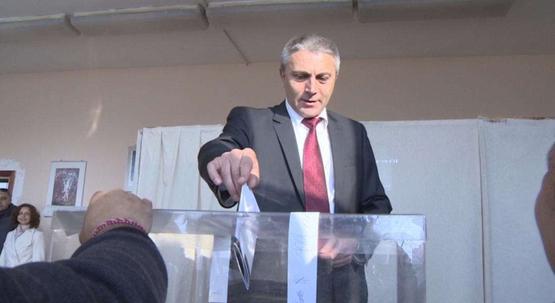  За спасението на България гласува Мустафа Карадайъ