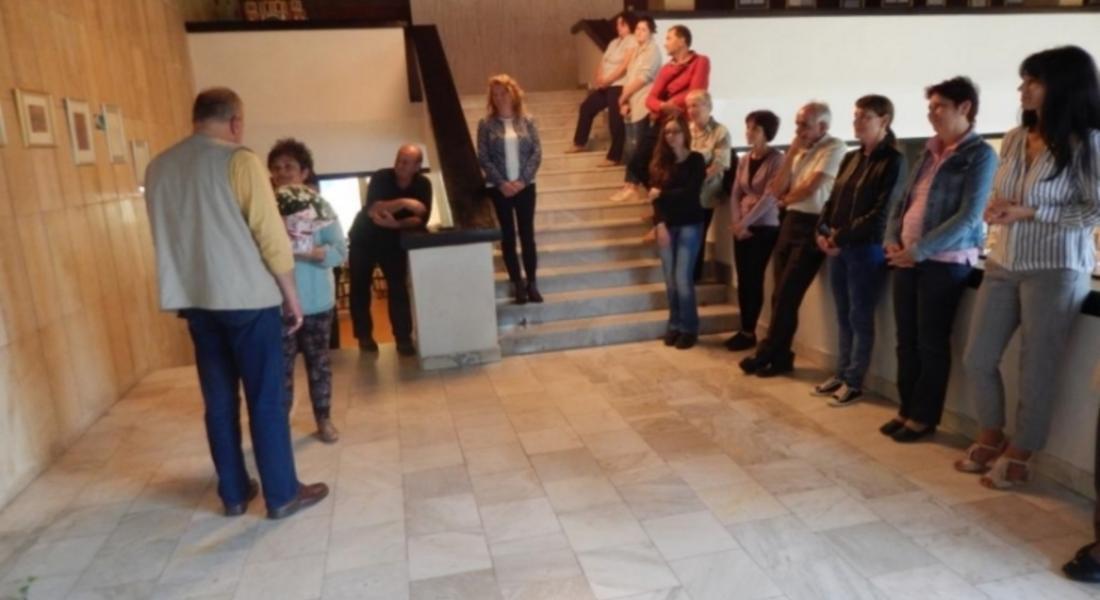 Изложба „115 години от рождението на Стоян Венев” откриха в библиотеката в Смолян 