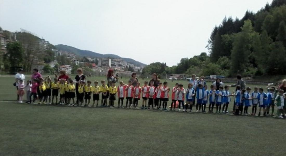 Малчуганите от детските градини в Смолян играха футбол