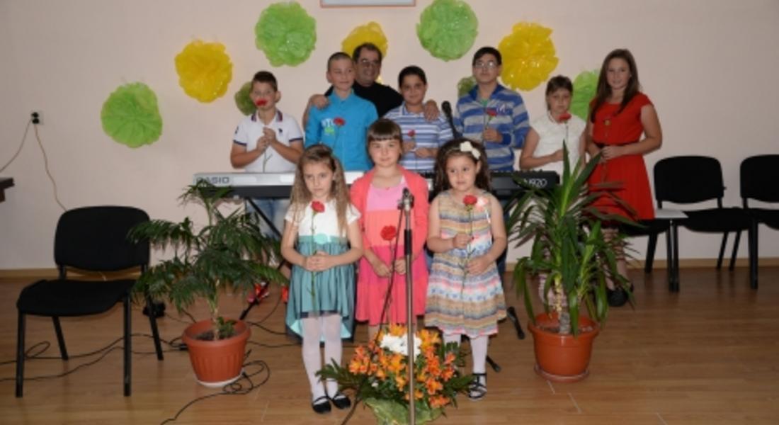 Малките таланти от музикалната школа в Мадан представиха своята годишна продукция
