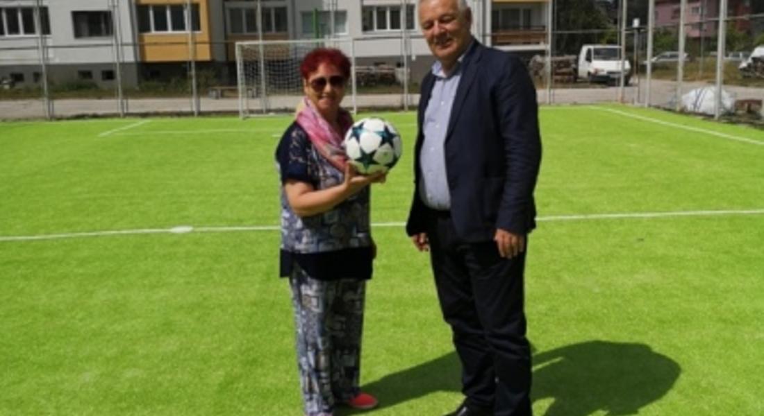 Кметът Мелемов направи инспекция на обновените спортни площадки в кв. Устово