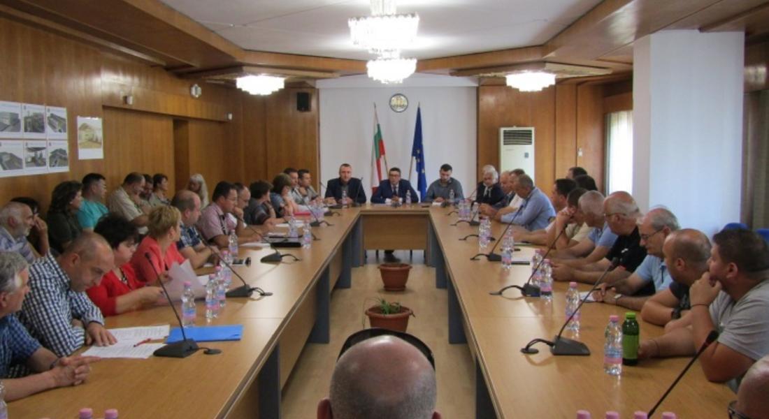  Зам.-министър Атанас Добрев в Смолян: Няма да има проблем с доставката на дърва за огрев на местното население
