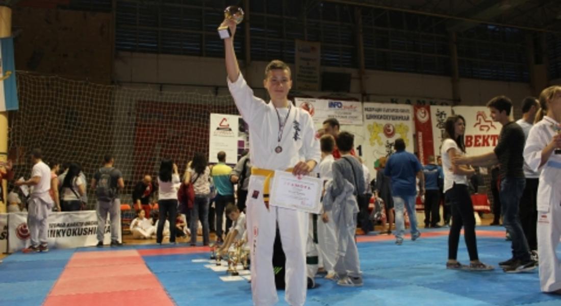 Филип Чукаров стана републикански шампион по карате