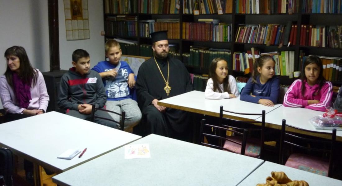 Деца имаха среща с отец Запрян Шиков