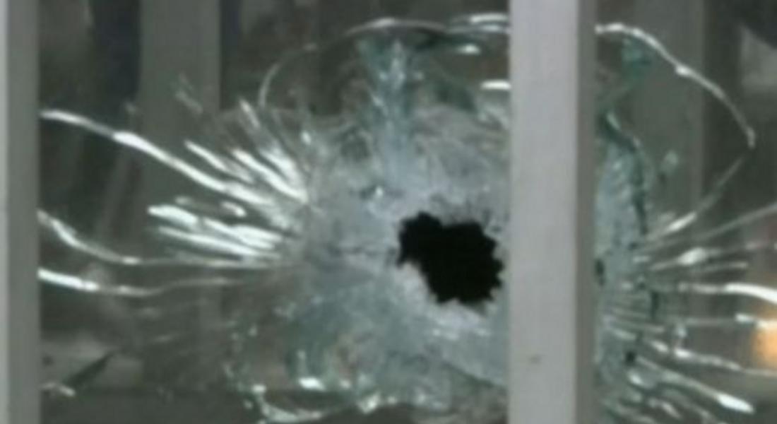 Касапница в Париж: Въоръжени с калашници избиха хора в редакцията на сатирично списание