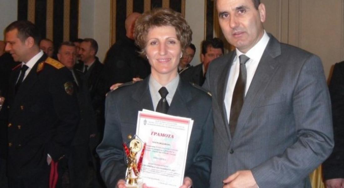 Гл.пожарникар Юлия Таипова е победител в един от разделите в конкурса „Пожарникар на годината” за 2011г.