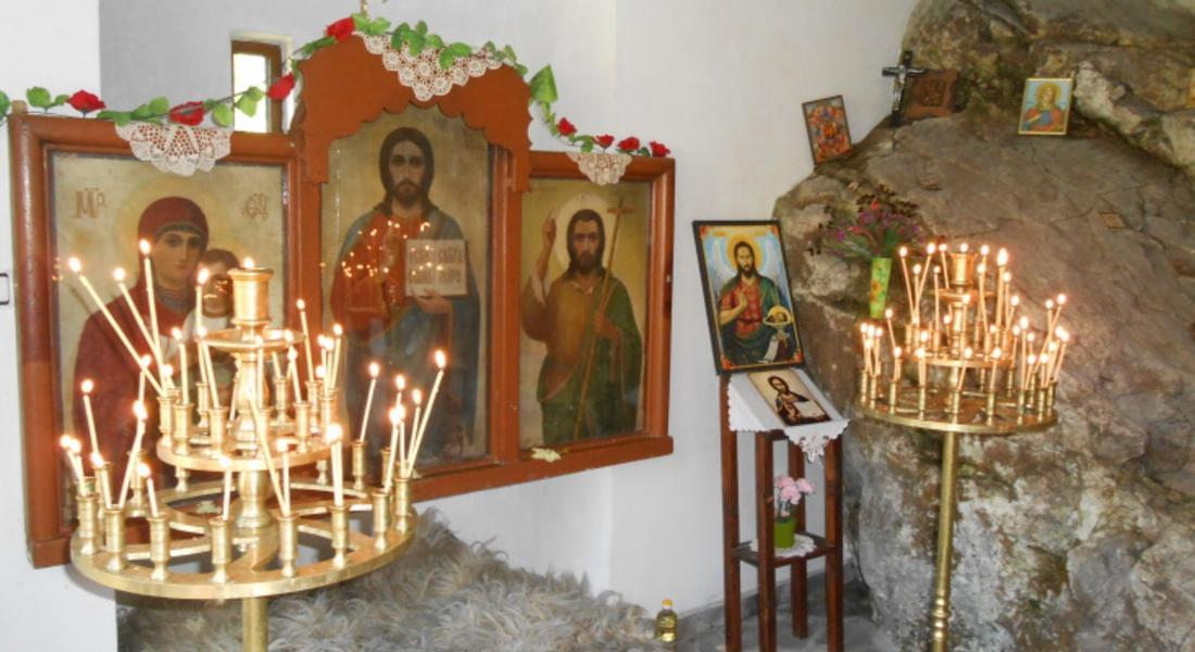 Отслужен бе традиционен водосвет на параклиса „Св. Иван” в Долно Райково