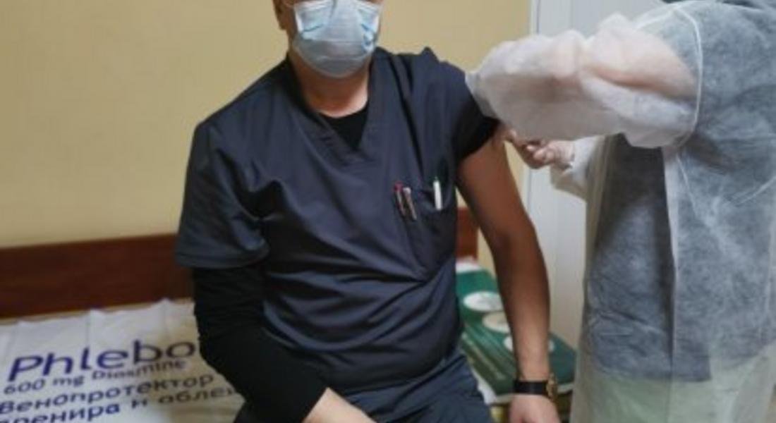 10 медици на първа линия в МБАЛ – Смолян се ваксинираха днес
