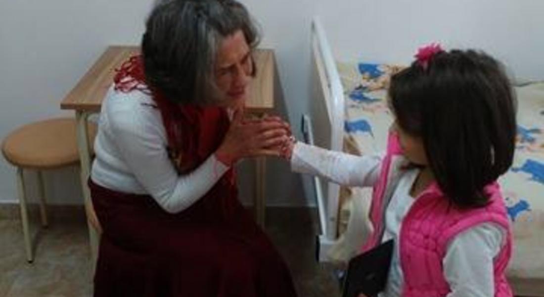 Баба Марта зарадва малчуганите в детско отделение на МБАЛ „Д-р Братан Шукеров”