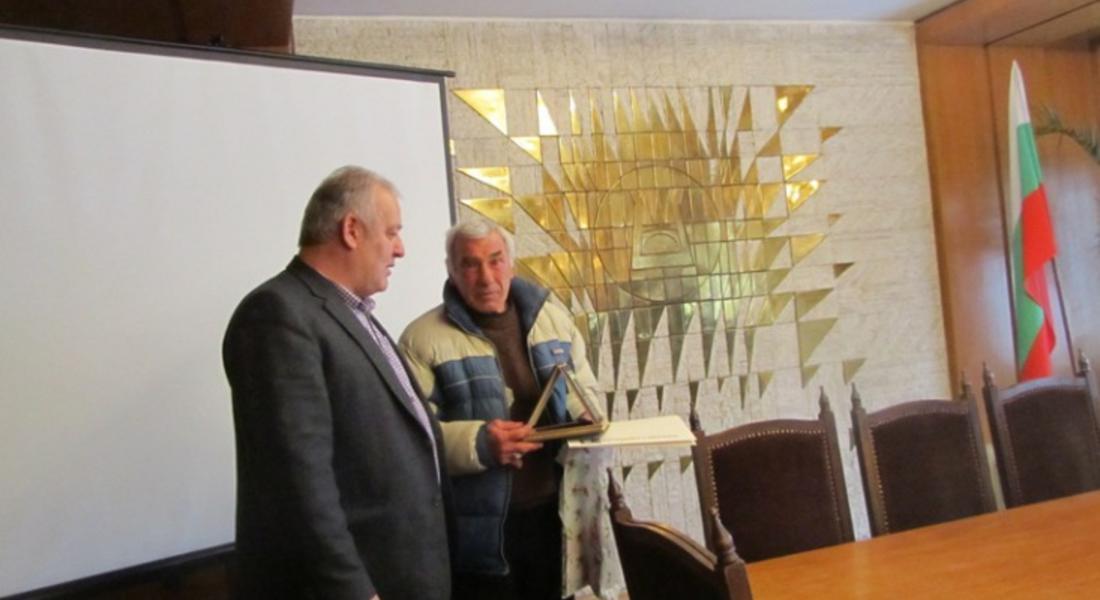 Кметът Мелемов поздрави една от емблемите на смолянския футбол, Станко Динев, по случай 70–годишния му юбилей