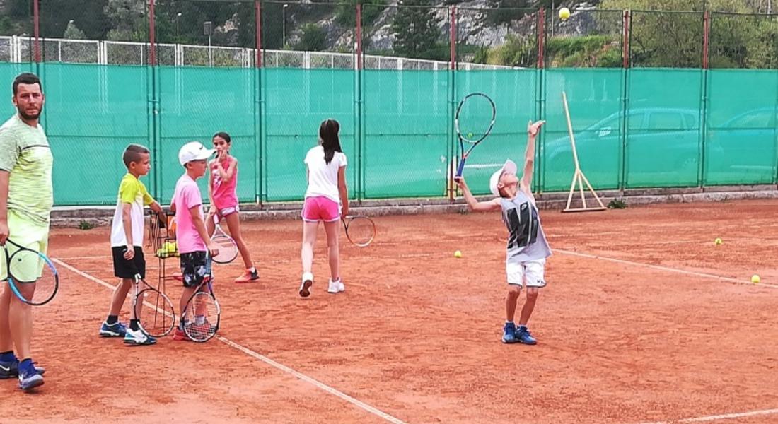 "Тенис клуб Смолян 2013" подготвя бъдещи състезатели