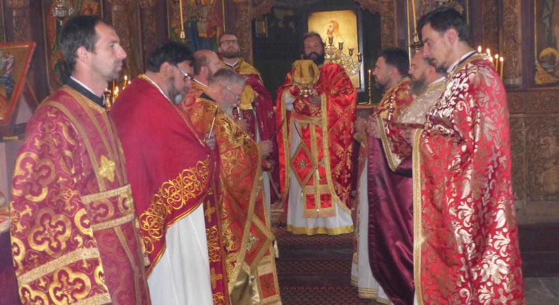 Седем свещеници, начело с архимандрит Висарион, отслужиха Летния Никулден в Смолян