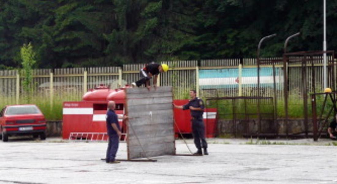 Смолянските огнеборци първи на областно състезание по пожароприложен спорт
