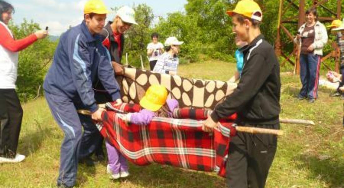 Ученици със СОП от Златоград се учиха как да се справят сами в планински условия