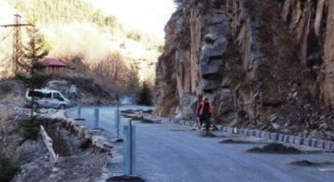 Продължава ремонтът на пътя за Кръстова гора. Алтернативният маршрут е Чепеларе - Рожен – Лъки