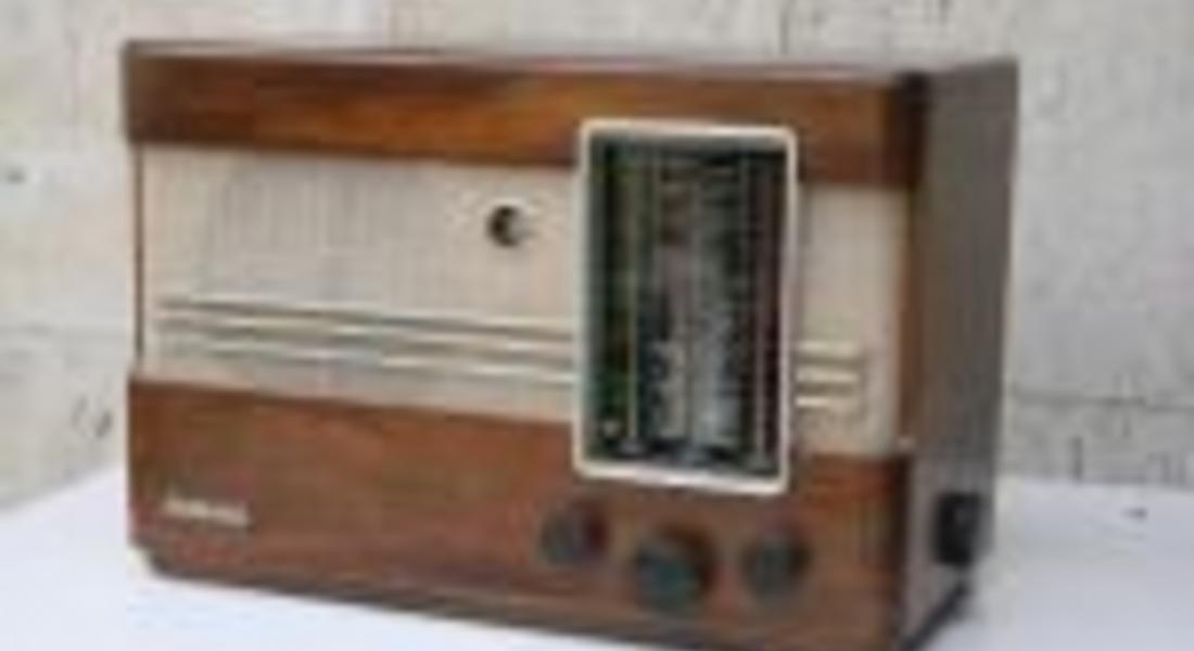 Съби Мезински от Смолян притежава най-голямата колекция от ретро радиоапарати