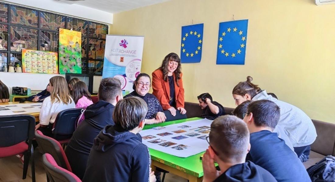  По повод предстоящия Международен ден на земята, представители на Община Смолян демонстрираха играта "Климатична Фреска"