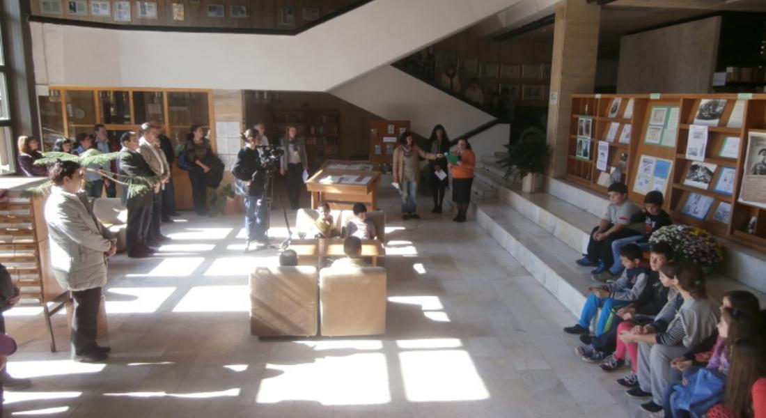Изложба по повод Освобождението на Родопите подредиха в Регионална библиотека