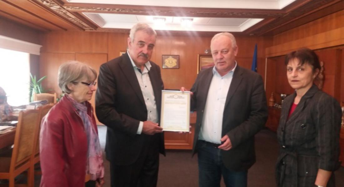 Кметът Николай Мелемов получи Благодарствен адрес от Национално движение русофили
