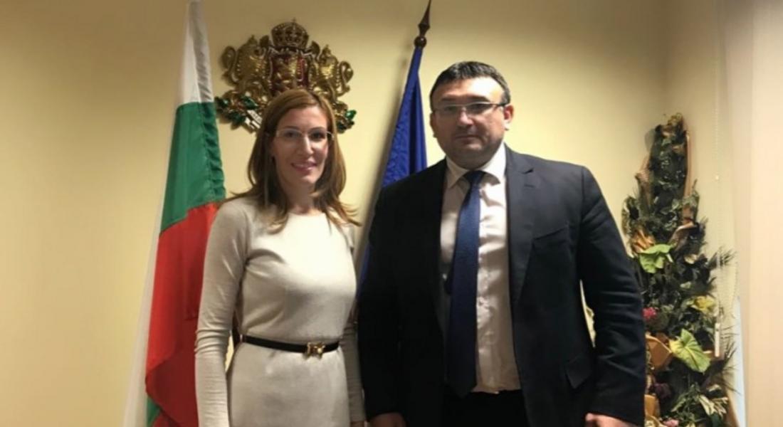 Министър Ангелкова обсъди с главния секретар на МВР Младен Маринов сигурността на курортите за студентския празник 