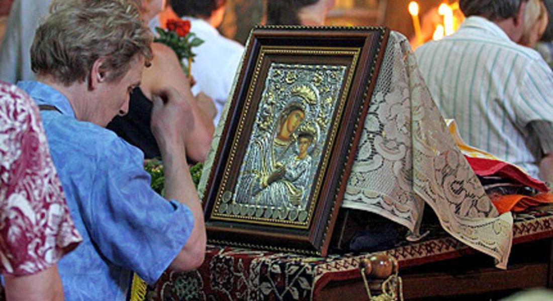 Православната църква чества Успение Богородично