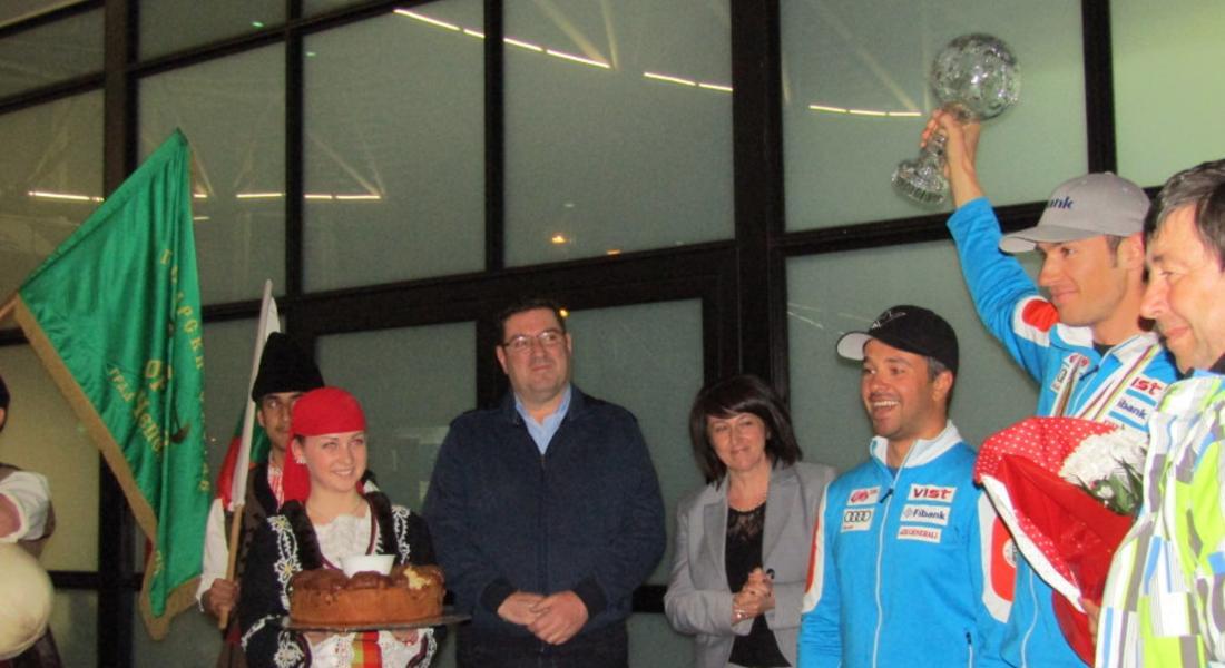 Развълнувани чепеларци посрещнаха Радо Янков на летище София