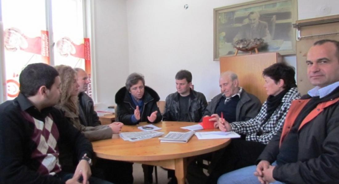 Дора Янкова посети Мадан и Златоград, връчи нови пет партийни книжки БСП в Старцево