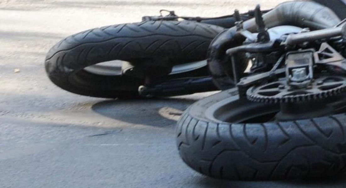 Мотоциклетист се блъсна в мантинела на пътя Смолян-Стоиките, транспортиран е за лечение в София