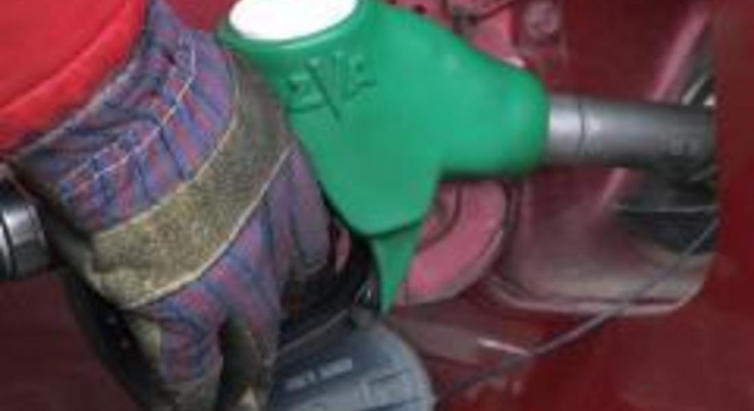 Бензинът и дизелът гонят 3 лева за литър