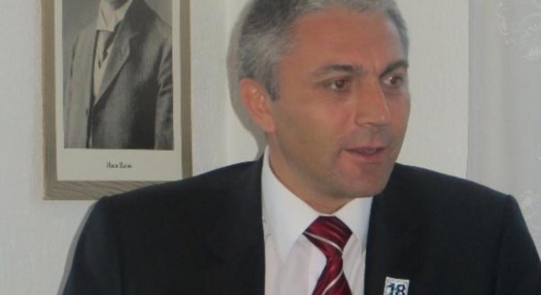 Мустафа Карадайъ е един от тримата,  които поемат временно ръководството на ДПС