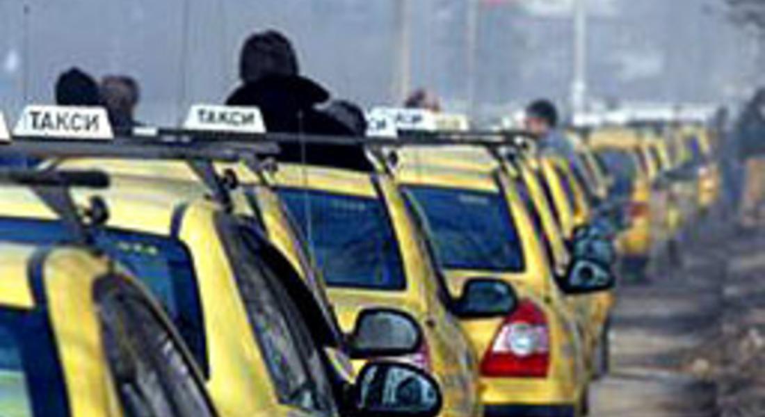 Общините да поемат такситата и да определят цените им