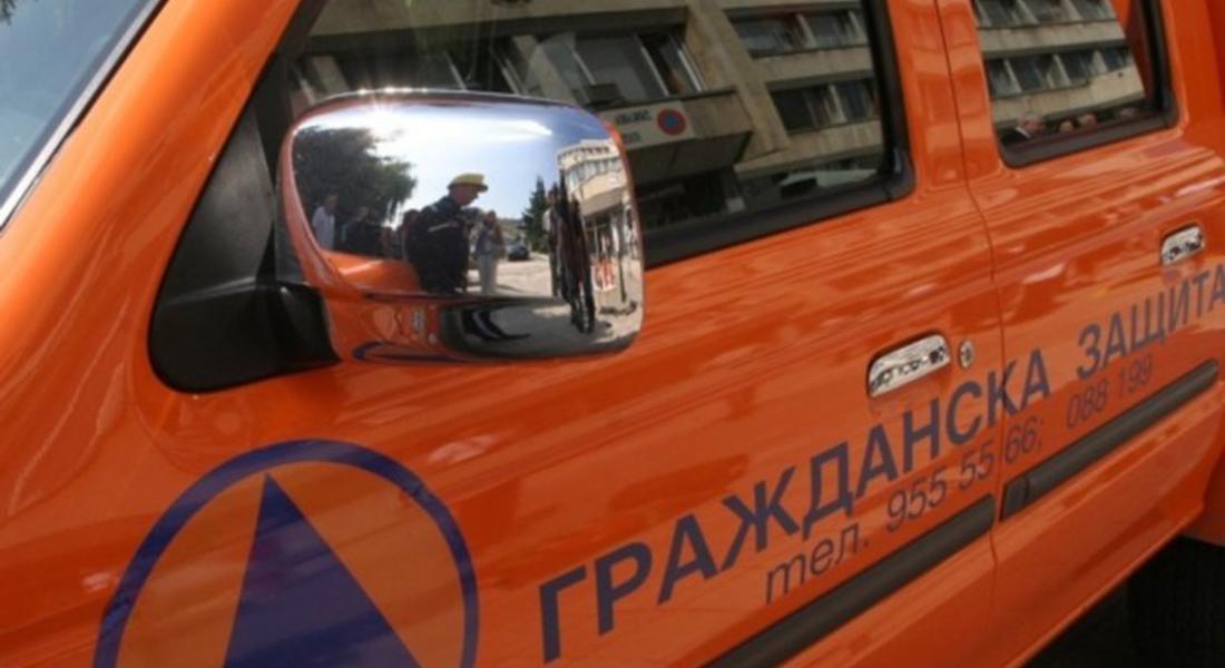 Огнеборци изтеглиха закъсал автобус в Смолян