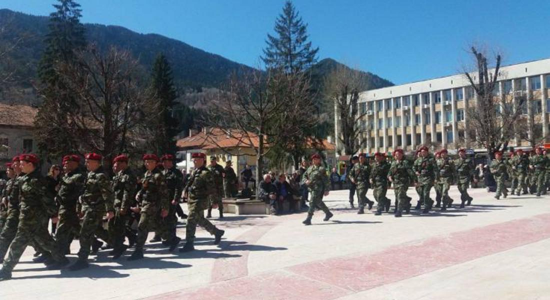 46 нови военнослужещи полагат клетва в Алпийския полк в Смолян