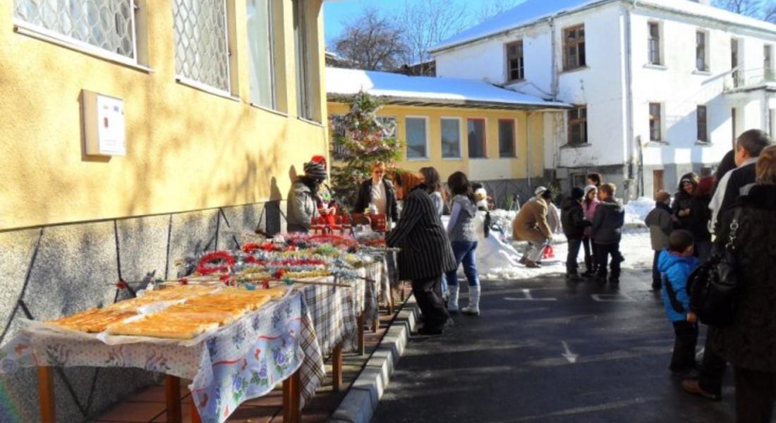 С 6-метрова баница и 200 л. вино в село Давидково отпразнуваха Коледа