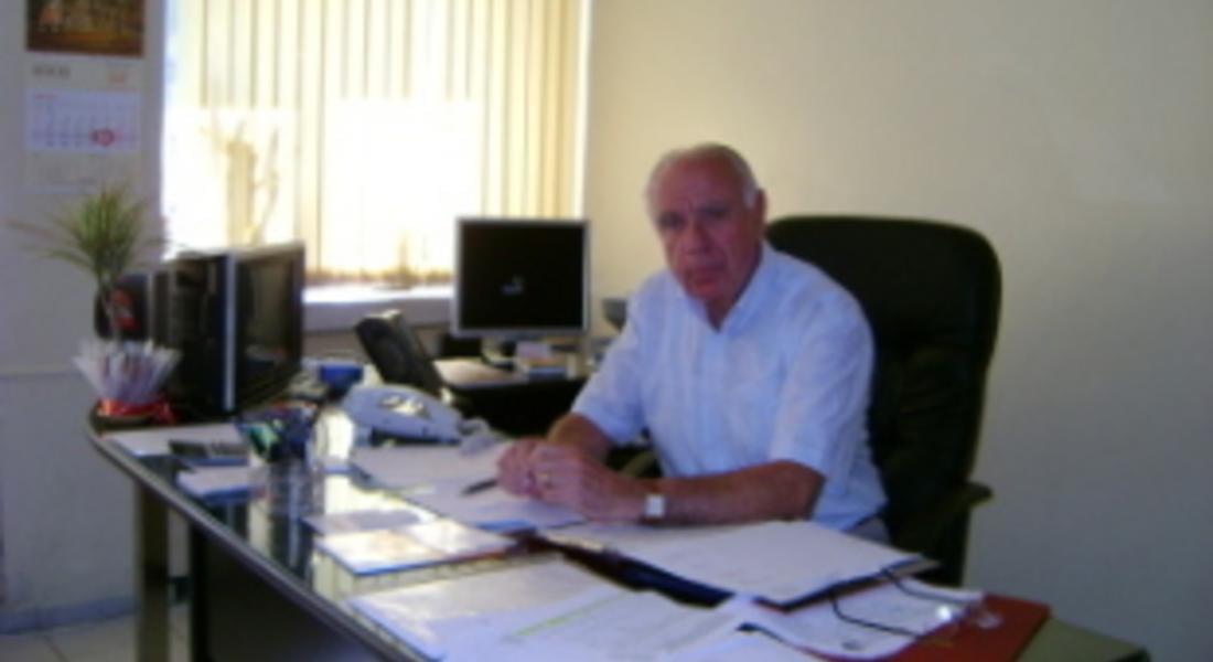Доц.д-р Тодор Кумчев и проф.д.р Иван Поромански получават плакет на името на „Проф-д-р К.Чилов”