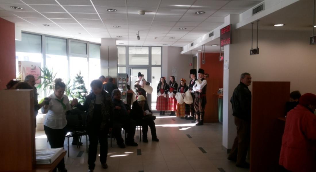  Гайдарчета и певици поздравиха служителите на Банка ДСК Смолян по случай Деня на банкера