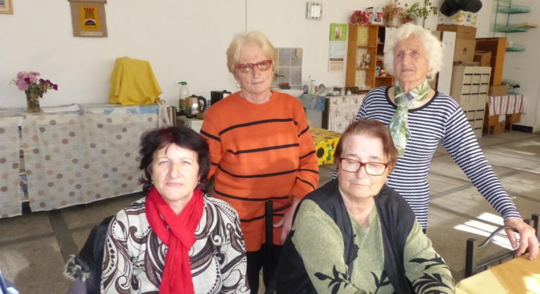   Жени от пeнсионерския клуб на Каптажа поканиха на гости деца от дом