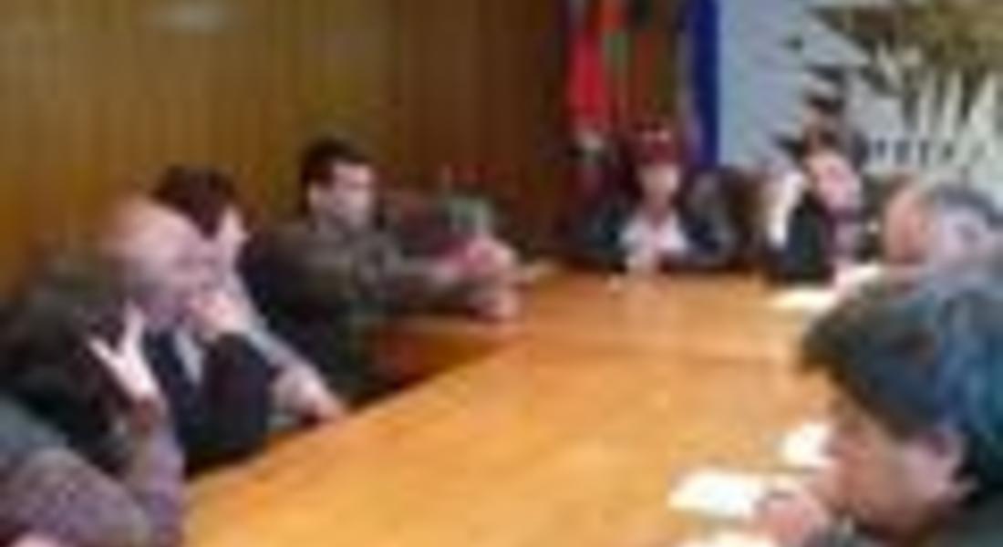 Кметът на Смолян се срещна със семейства от ул."Миньорска" по повод активирало се свлачище