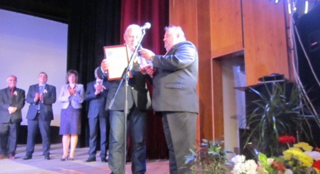 Кметът  Мелемов бе удостоен с почетния юбилеен знак на  Съюза на народните читалища